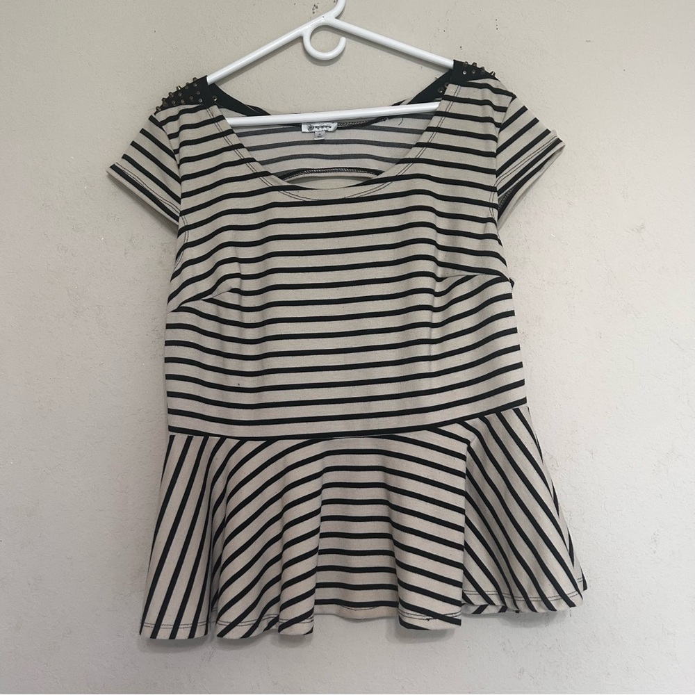 Irreplaceable Top Women’s Size 2X Black/Ivory Striped Peplum Cap Sleeve Blouse